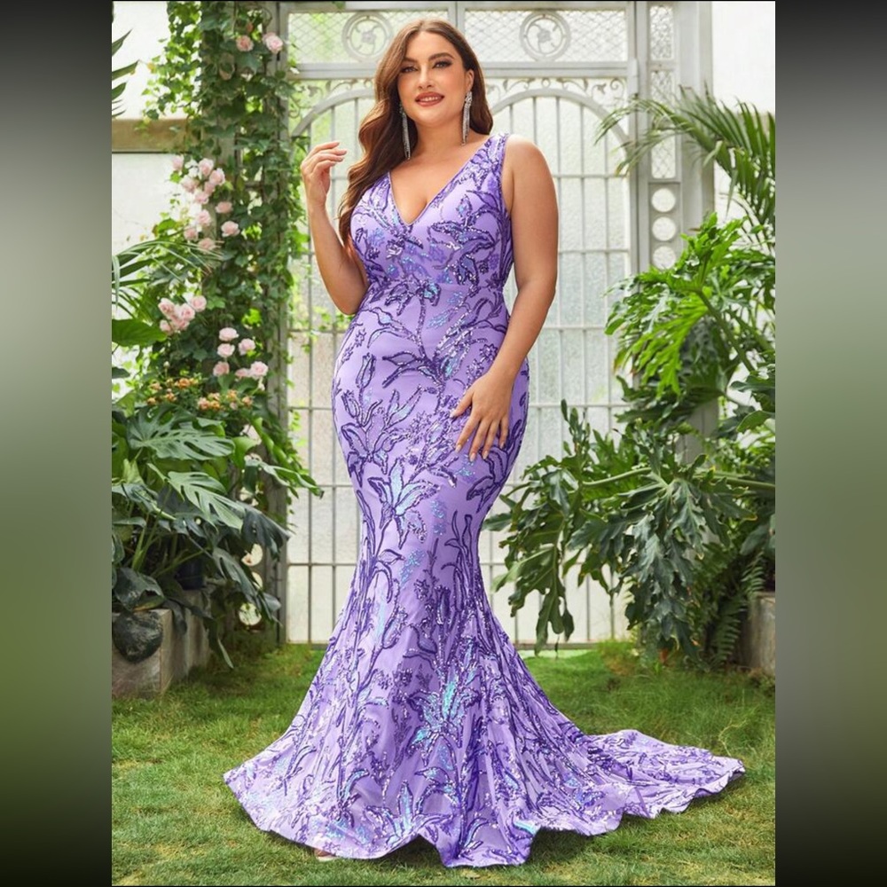 Beautiful sequence prom dress! Dress from SHEIN, size is labeled as 5x(22).